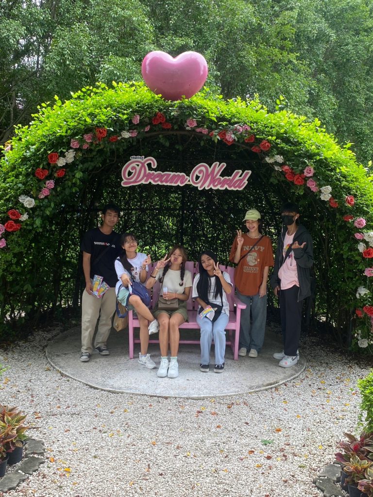 Walk With Me LSC ตะลุย...Dream World 7