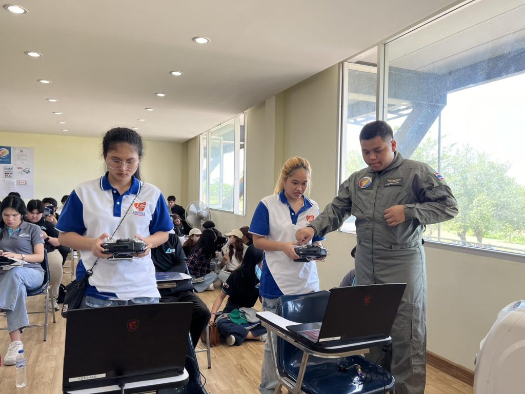 นักศึกษาบัณฑิตพันธุ์ใหม่ SPU ลุยสนามฝึกปฏิบัติภาคอากาศการบินอากาศยานไร้คนขับ 3