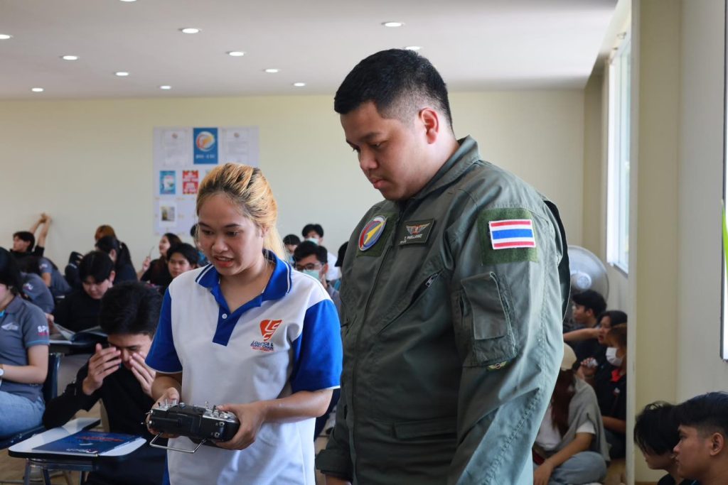 นักศึกษาบัณฑิตพันธุ์ใหม่ SPU ลุยสนามฝึกปฏิบัติภาคอากาศการบินอากาศยานไร้คนขับ 4