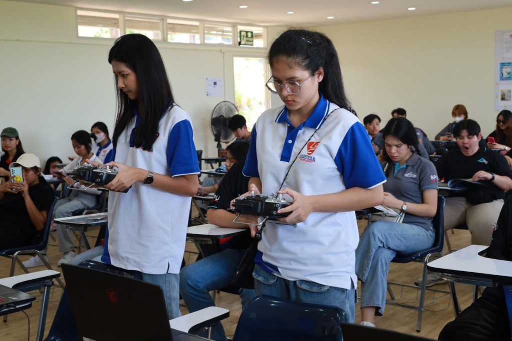 นักศึกษาบัณฑิตพันธุ์ใหม่ SPU ลุยสนามฝึกปฏิบัติภาคอากาศการบินอากาศยานไร้คนขับ 6