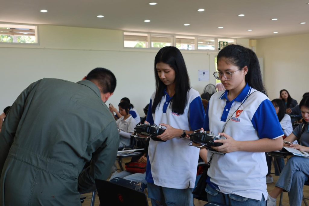 นักศึกษาบัณฑิตพันธุ์ใหม่ SPU ลุยสนามฝึกปฏิบัติภาคอากาศการบินอากาศยานไร้คนขับ 7