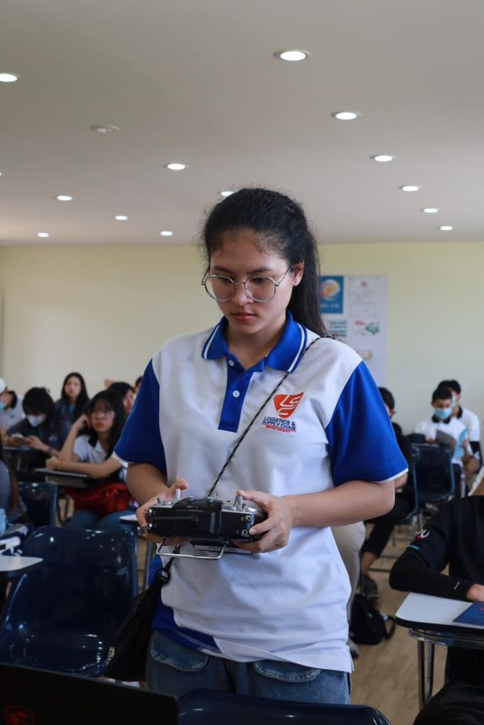 นักศึกษาบัณฑิตพันธุ์ใหม่ SPU ลุยสนามฝึกปฏิบัติภาคอากาศการบินอากาศยานไร้คนขับ 8