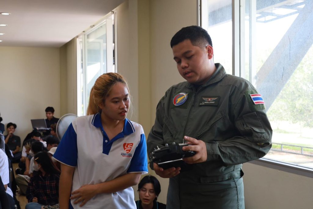 นักศึกษาบัณฑิตพันธุ์ใหม่ SPU ลุยสนามฝึกปฏิบัติภาคอากาศการบินอากาศยานไร้คนขับ 9