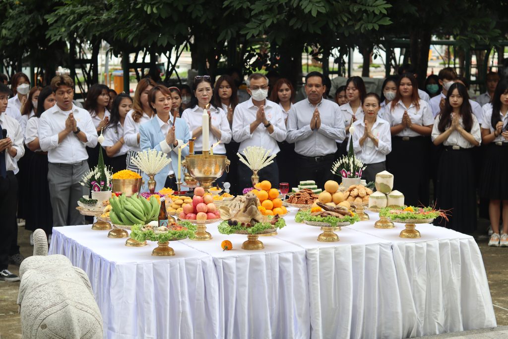 พิธีบวงสรวงศาลพระภูมิเจ้าที่ และศาลตา-ยาย ประจำมหาวิทยาลัย 14