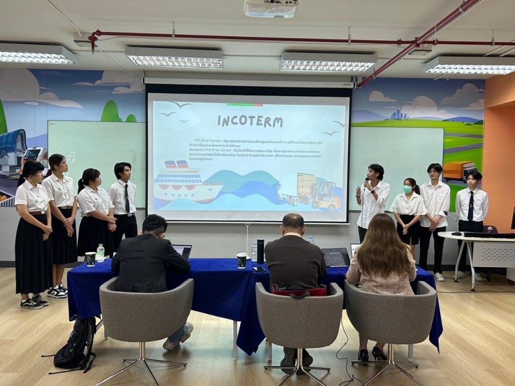 Dekโลจิสติกส์ นำเสนอ Project กลุ่มวิชาโลจิสติกส์เพื่อการนำเข้าและส่งออก 15