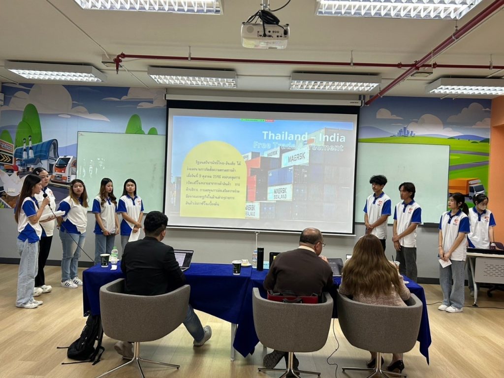Dekโลจิสติกส์ นำเสนอ Project กลุ่มวิชาโลจิสติกส์เพื่อการนำเข้าและส่งออก 17