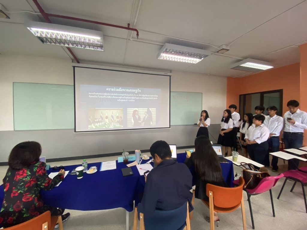 Dekโลจิสติกส์ นำเสนอ Project กลุ่มวิชาโลจิสติกส์เพื่อการนำเข้าและส่งออก 24