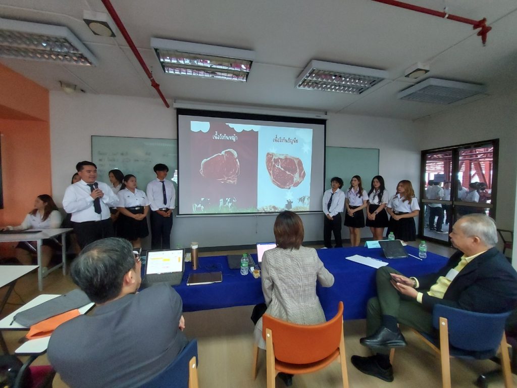 Dekโลจิสติกส์ นำเสนอ Project กลุ่มวิชาโลจิสติกส์เพื่อการนำเข้าและส่งออก 8