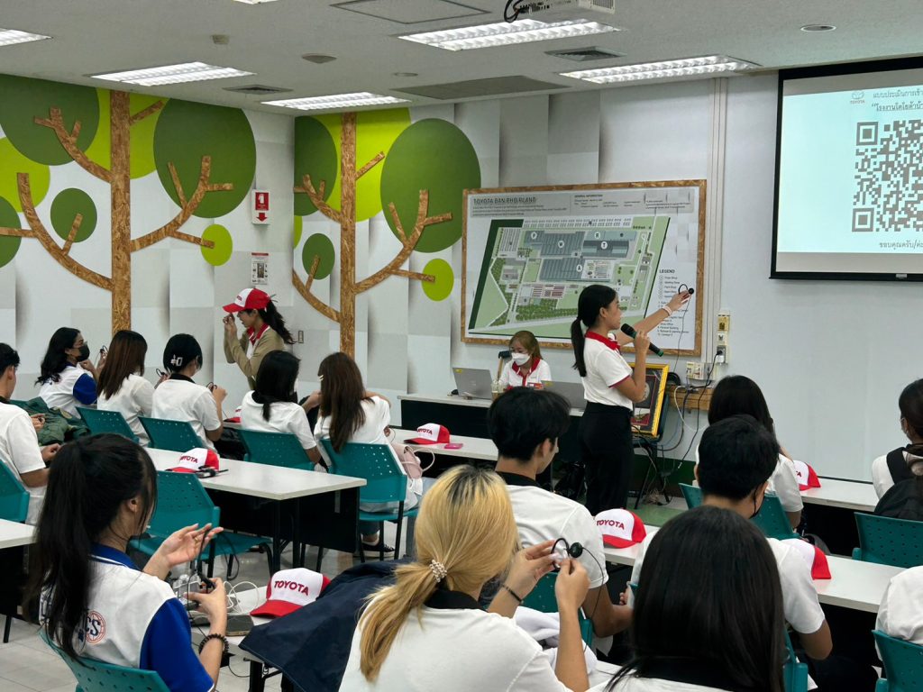 Dek Logistics SPU เยี่ยมชมโรงงานประกอบรถยนต์โตโยต้า (บ้านโพธิ์) 6