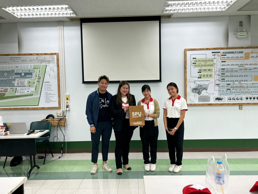 Dek Logistics SPU เยี่ยมชมโรงงานประกอบรถยนต์โตโยต้า (บ้านโพธิ์) 8