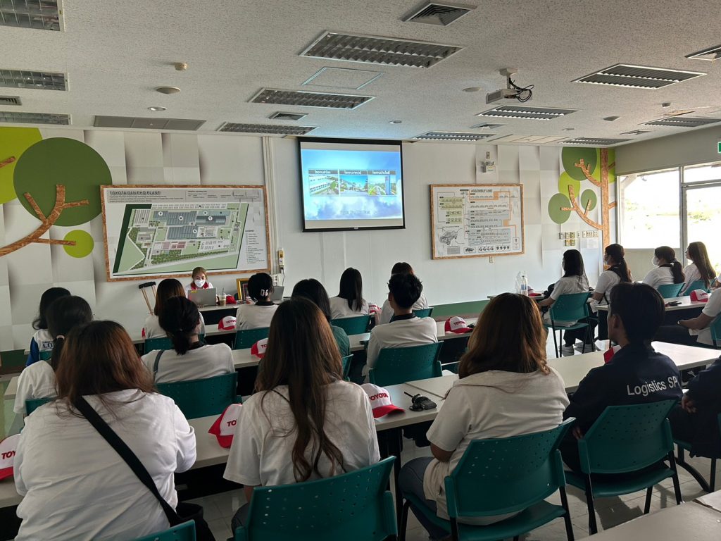 Dek Logistics SPU เยี่ยมชมโรงงานประกอบรถยนต์โตโยต้า (บ้านโพธิ์) 4