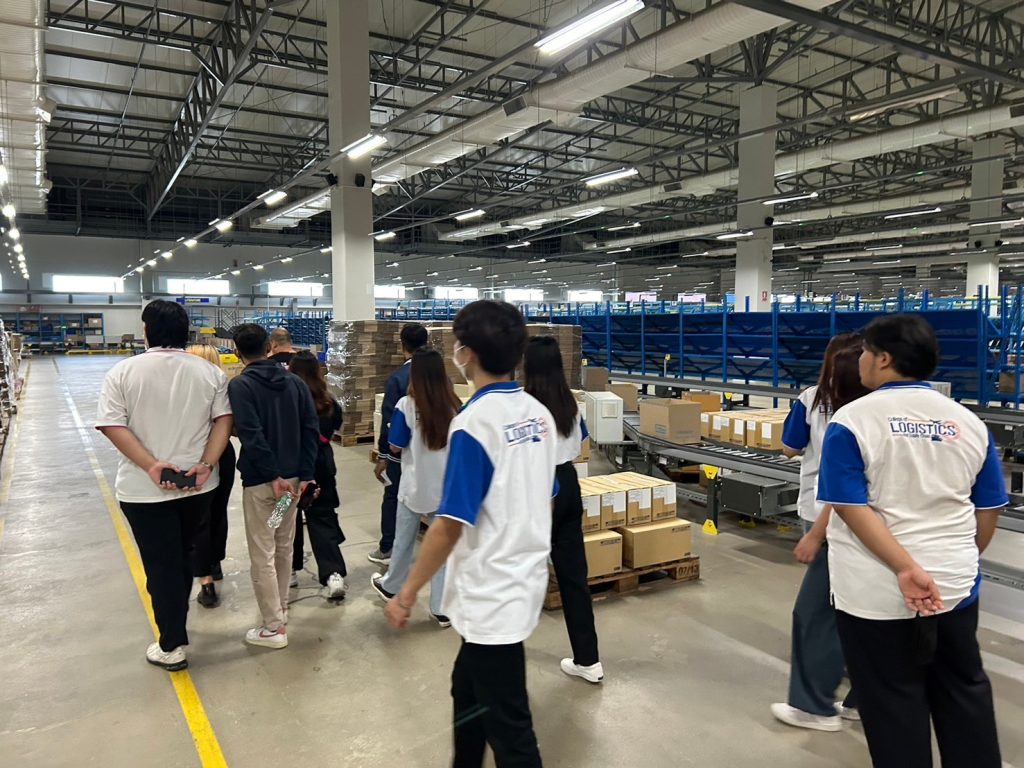 Dek Logistics ศึกษาดูงาน Betterland Distribution Center 24