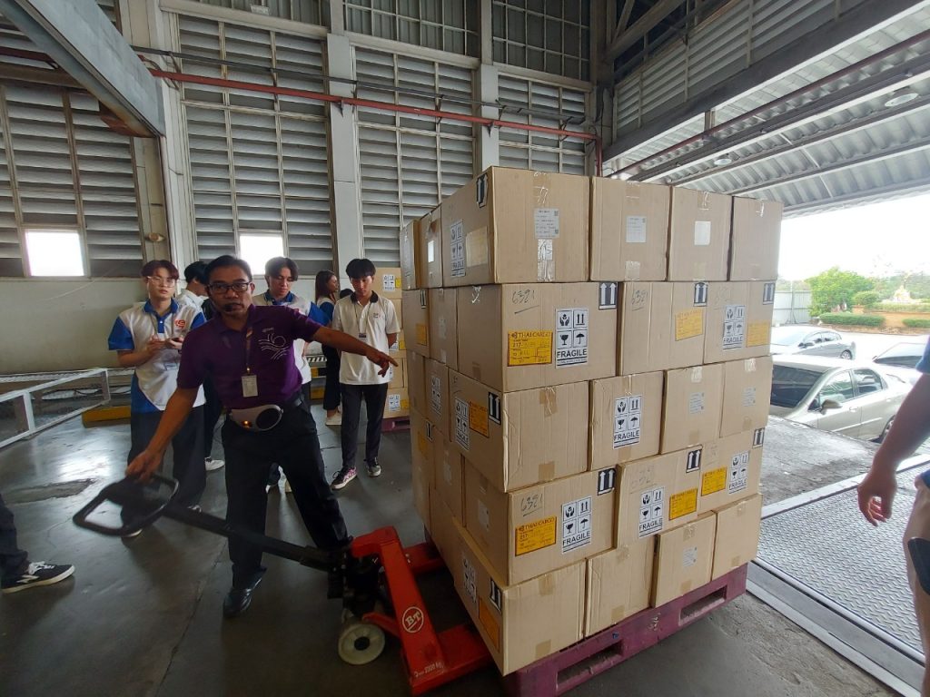 เรียนกับตัวจริงประสบการณ์จริง DekLogistics ตะลุยบุกคลังสินค้าการบินไทย 18