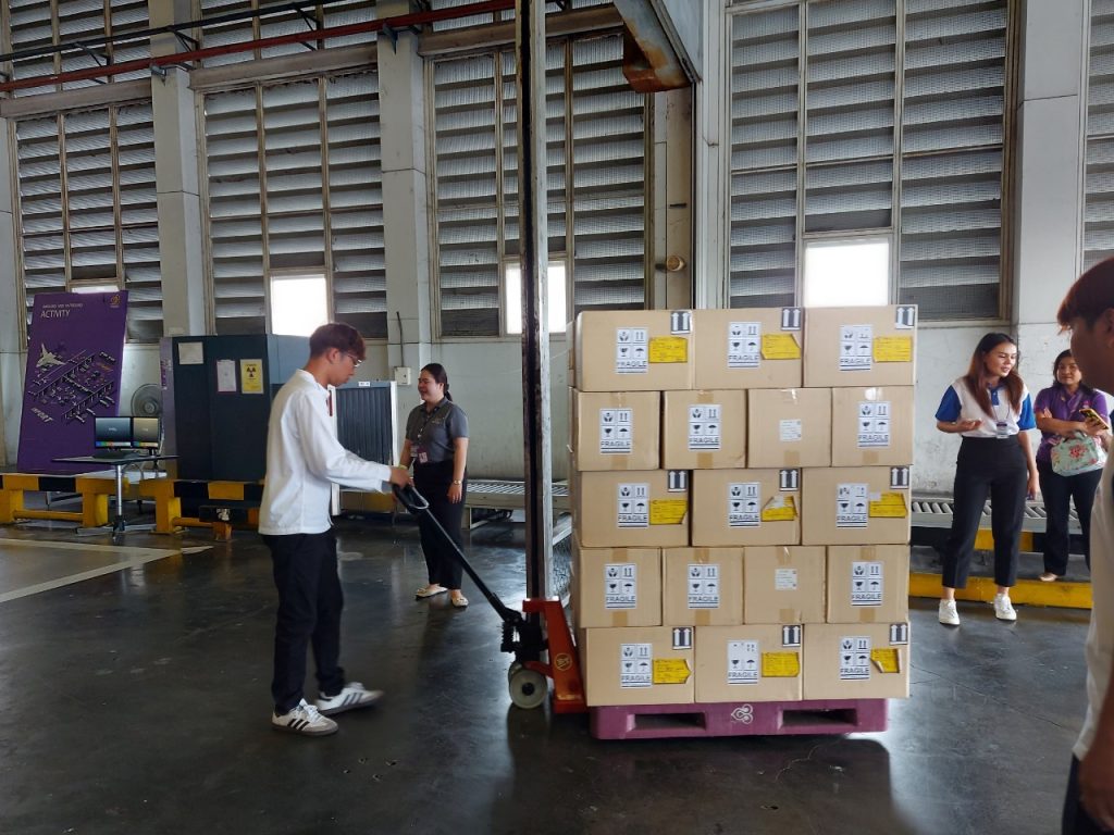 เรียนกับตัวจริงประสบการณ์จริง DekLogistics ตะลุยบุกคลังสินค้าการบินไทย 21