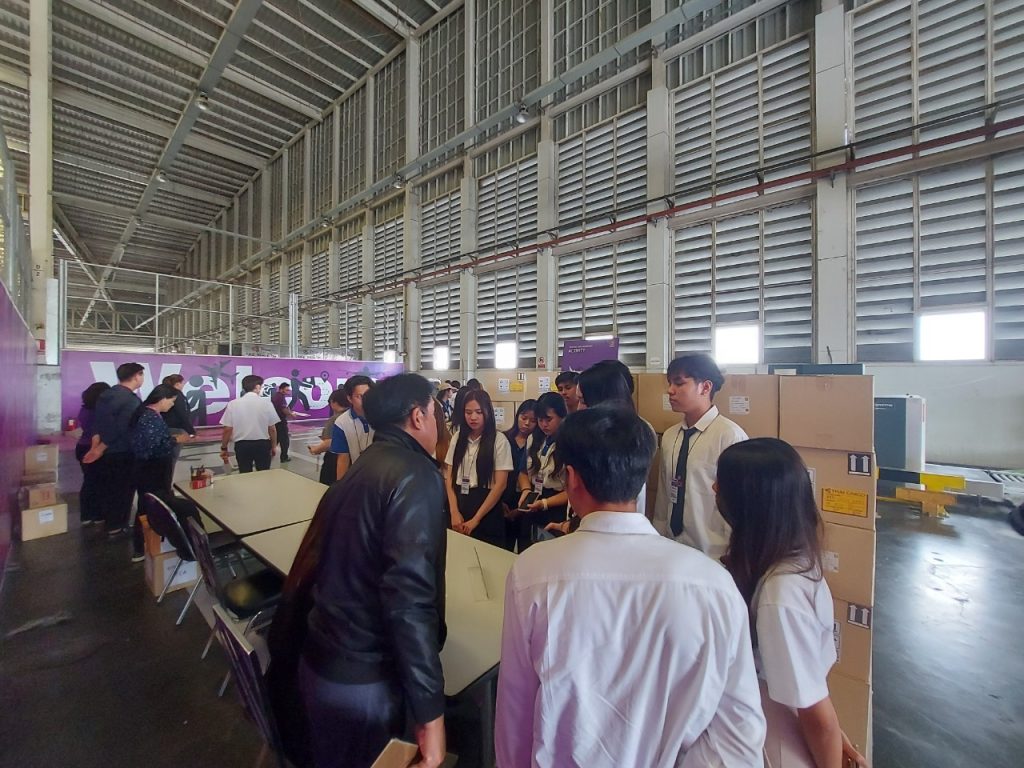 เรียนกับตัวจริงประสบการณ์จริง DekLogistics ตะลุยบุกคลังสินค้าการบินไทย 30