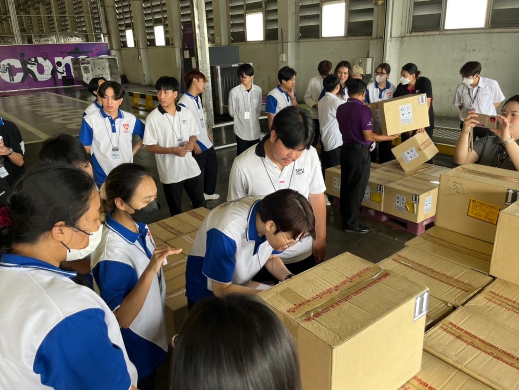 เรียนกับตัวจริงประสบการณ์จริง DekLogistics ตะลุยบุกคลังสินค้าการบินไทย 4