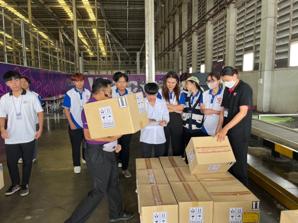 เรียนกับตัวจริงประสบการณ์จริง DekLogistics ตะลุยบุกคลังสินค้าการบินไทย 5