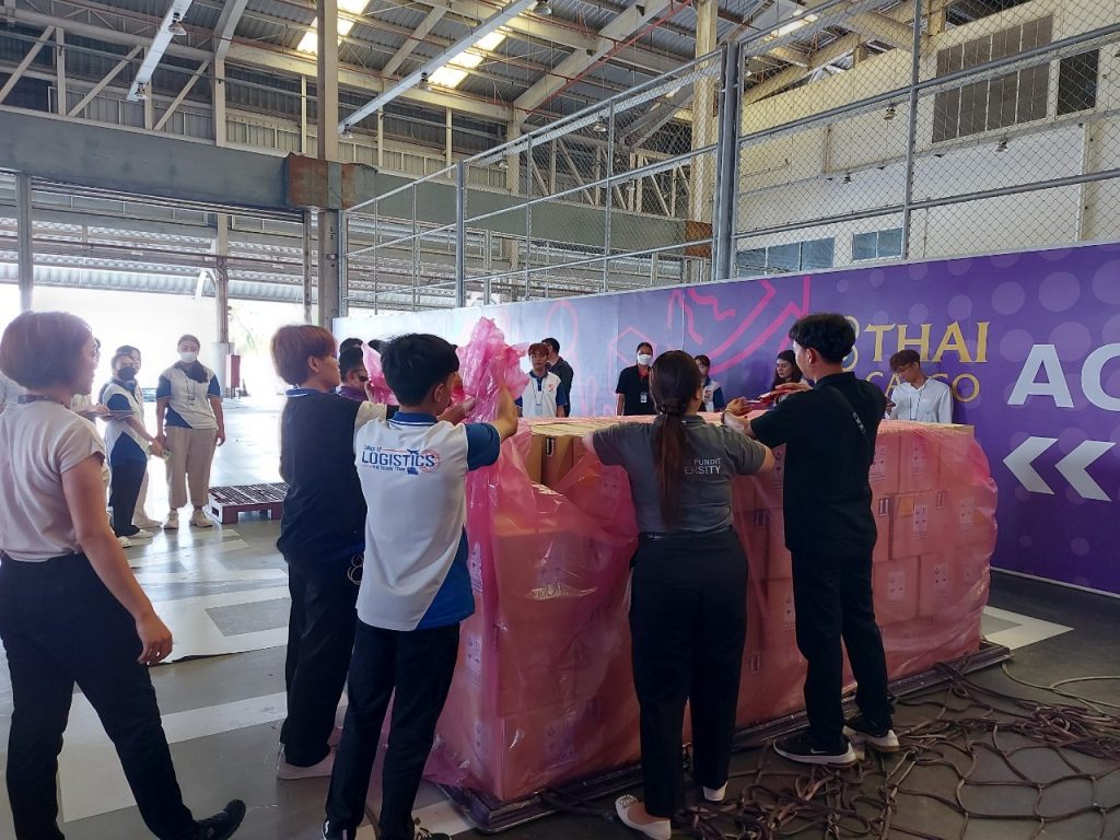 เรียนกับตัวจริงประสบการณ์จริง DekLogistics ตะลุยบุกคลังสินค้าการบินไทย 40