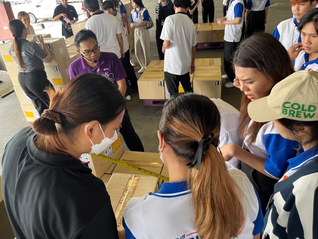 เรียนกับตัวจริงประสบการณ์จริง DekLogistics ตะลุยบุกคลังสินค้าการบินไทย 6