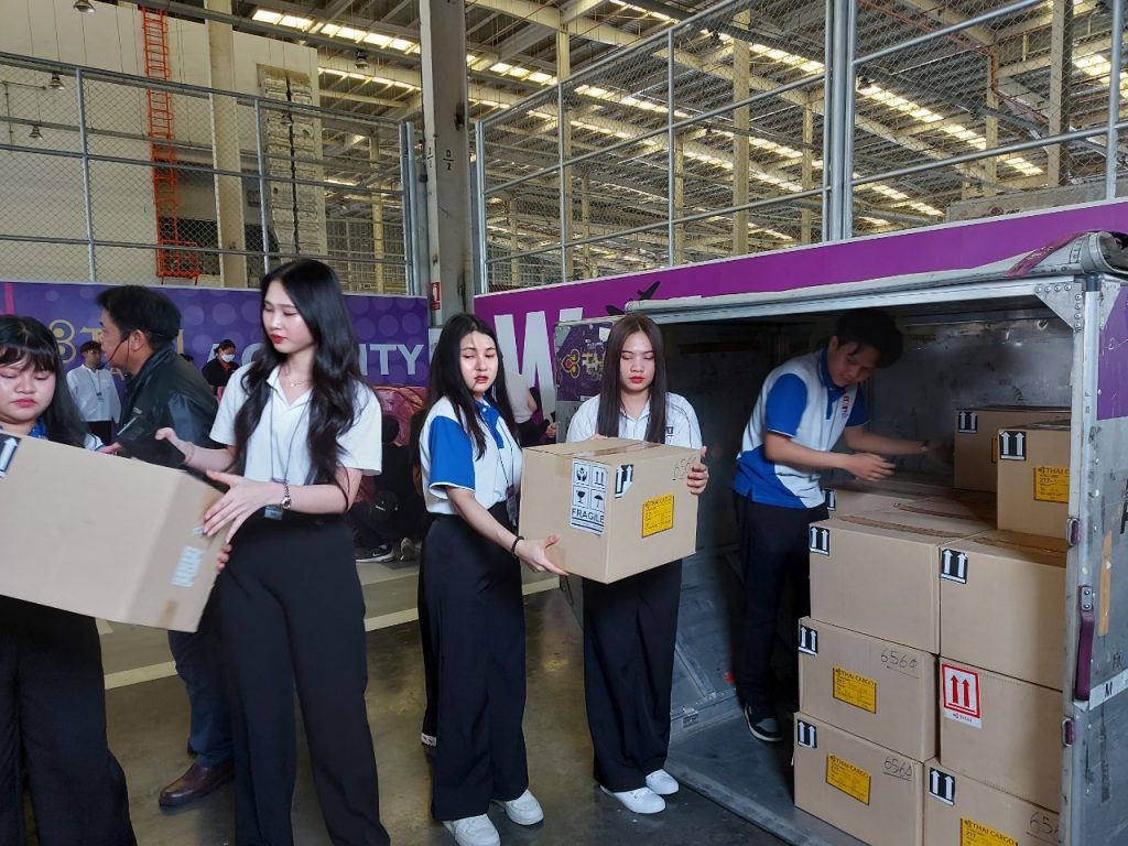 เรียนกับตัวจริงประสบการณ์จริง DekLogistics ตะลุยบุกคลังสินค้าการบินไทย 43