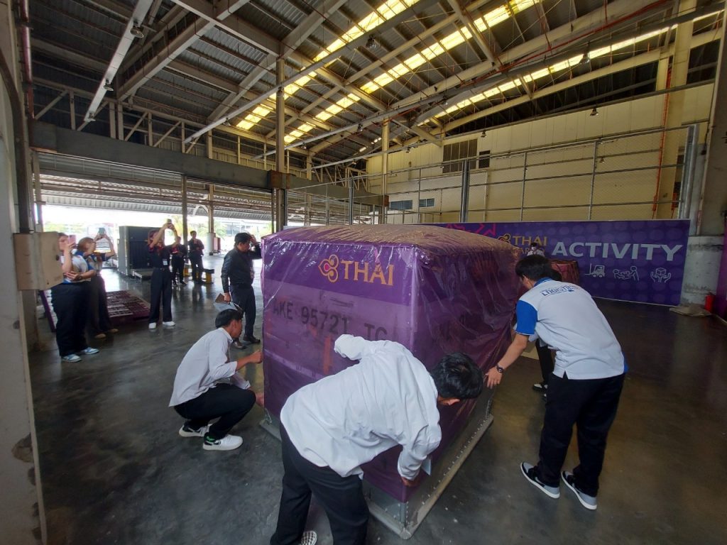 เรียนกับตัวจริงประสบการณ์จริง DekLogistics ตะลุยบุกคลังสินค้าการบินไทย 46