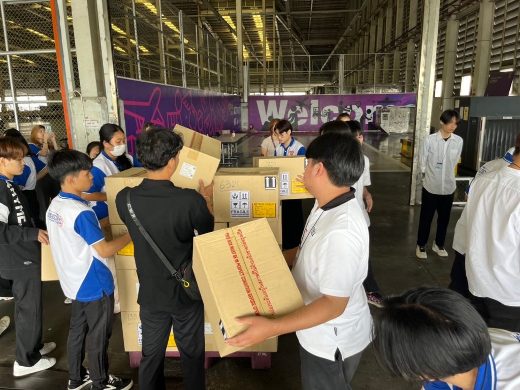 เรียนกับตัวจริงประสบการณ์จริง DekLogistics ตะลุยบุกคลังสินค้าการบินไทย 7