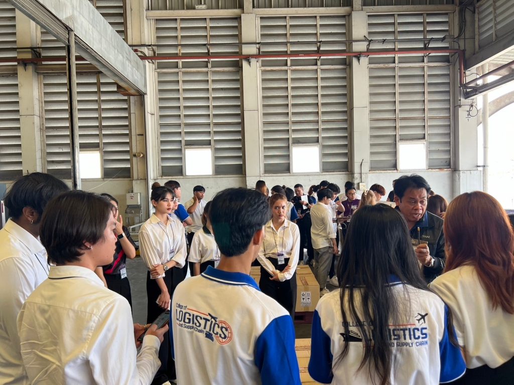 เรียนกับตัวจริงประสบการณ์จริง DekLogistics ตะลุยบุกคลังสินค้าการบินไทย 49