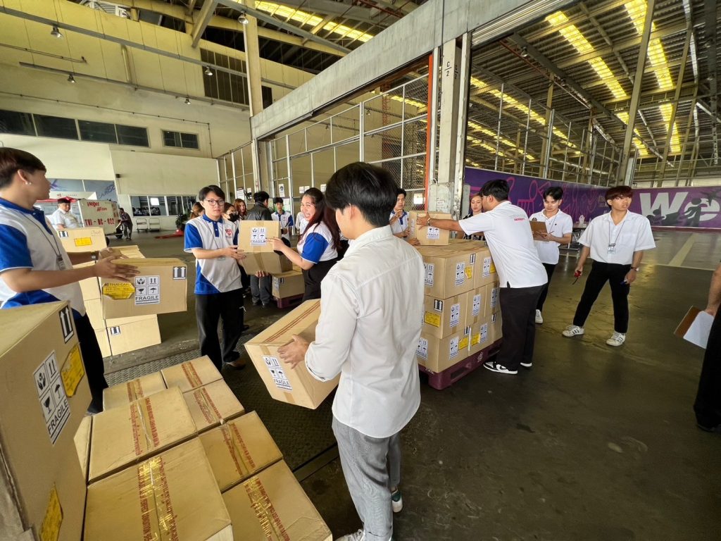 เรียนกับตัวจริงประสบการณ์จริง DekLogistics ตะลุยบุกคลังสินค้าการบินไทย 50