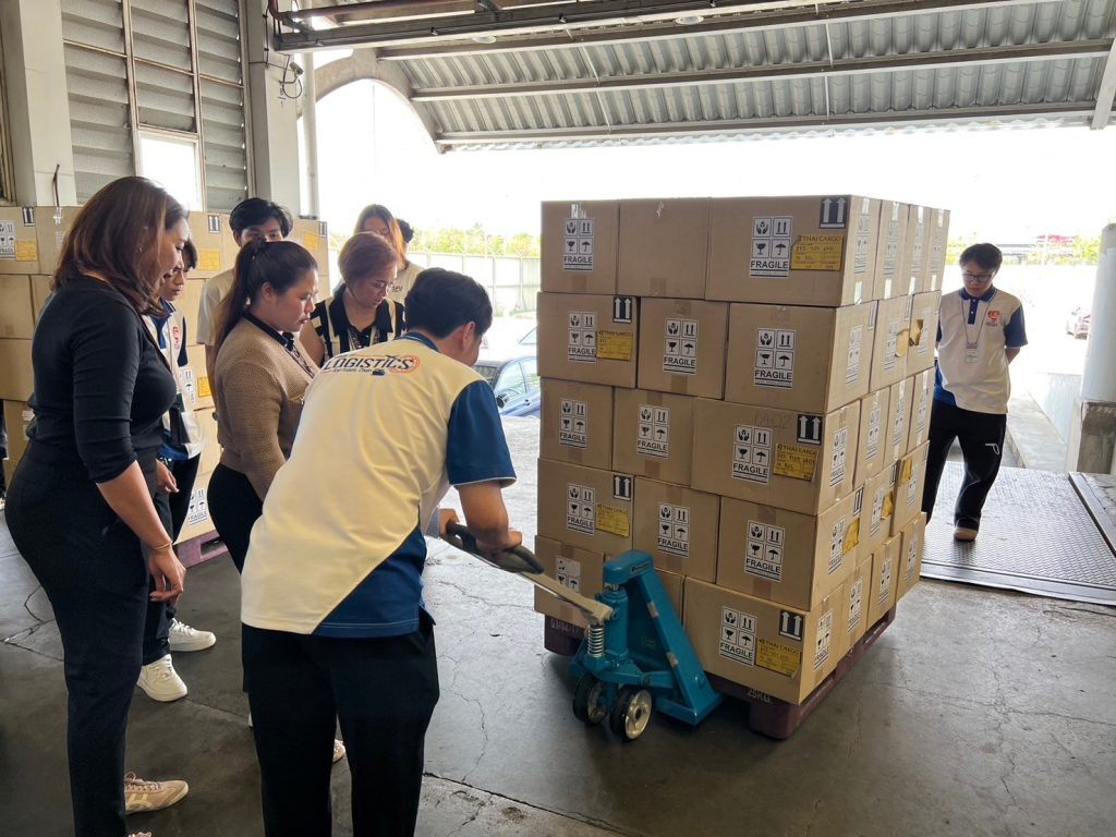 เรียนกับตัวจริงประสบการณ์จริง DekLogistics ตะลุยบุกคลังสินค้าการบินไทย 52