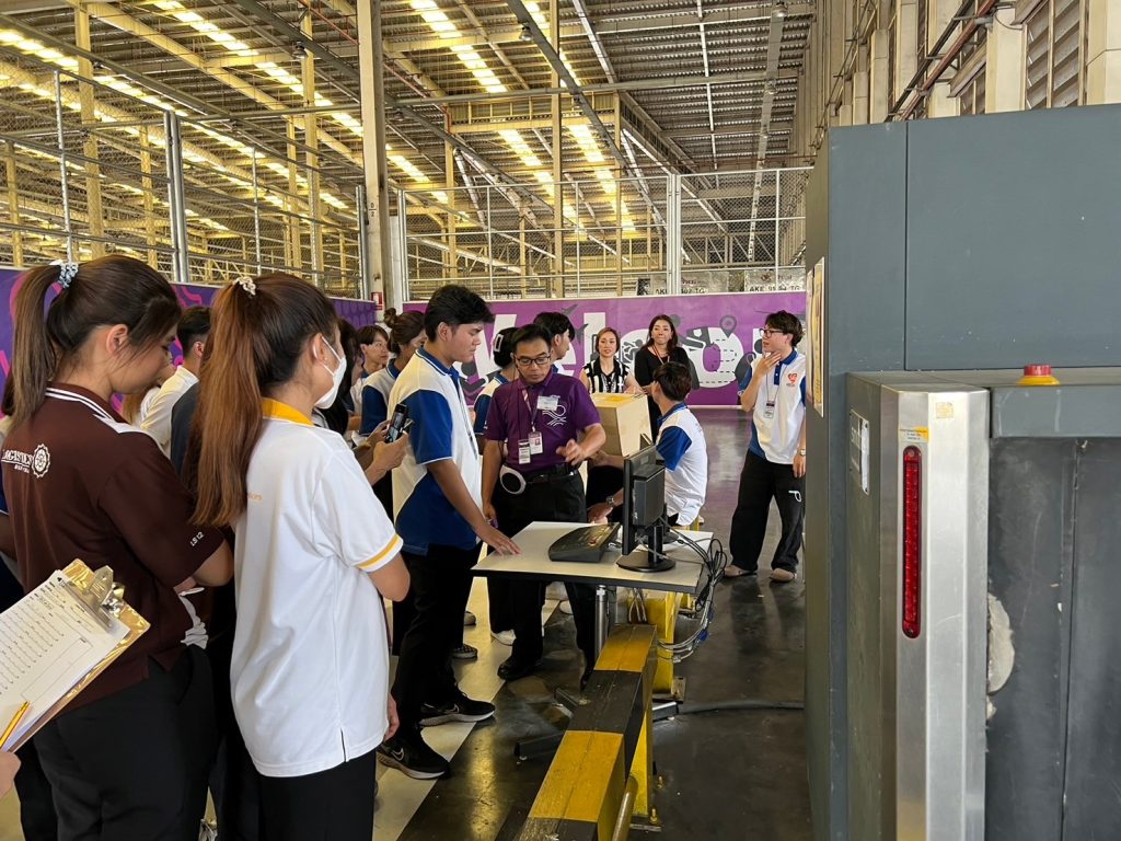 เรียนกับตัวจริงประสบการณ์จริง DekLogistics ตะลุยบุกคลังสินค้าการบินไทย 54