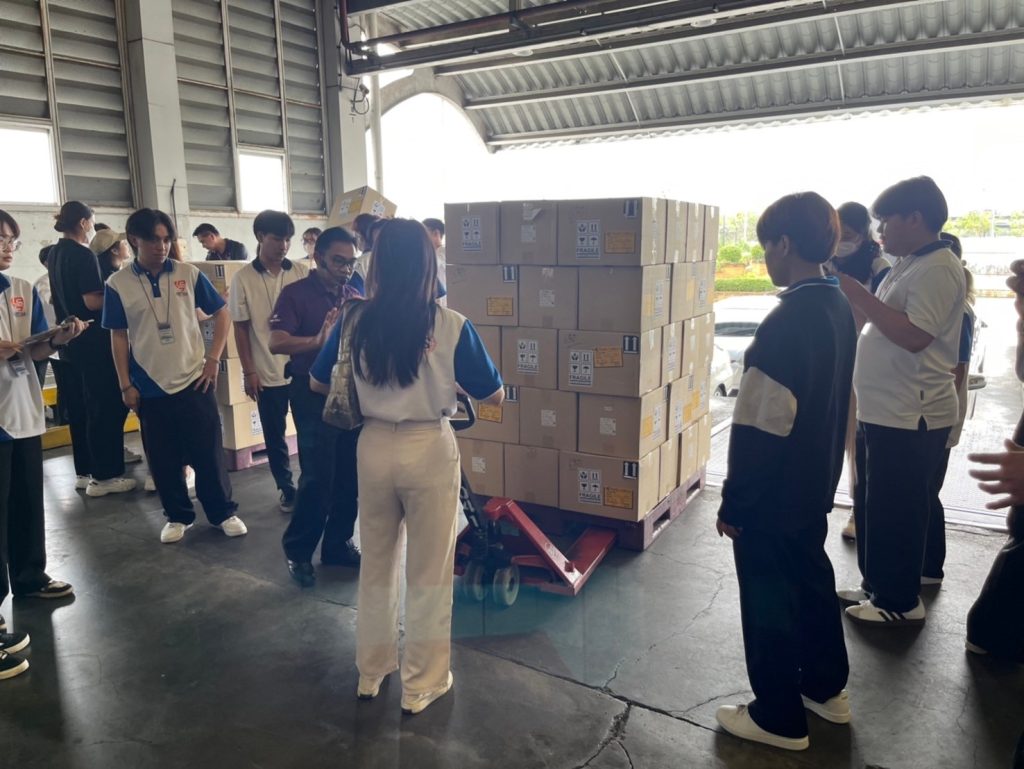 เรียนกับตัวจริงประสบการณ์จริง DekLogistics ตะลุยบุกคลังสินค้าการบินไทย 8
