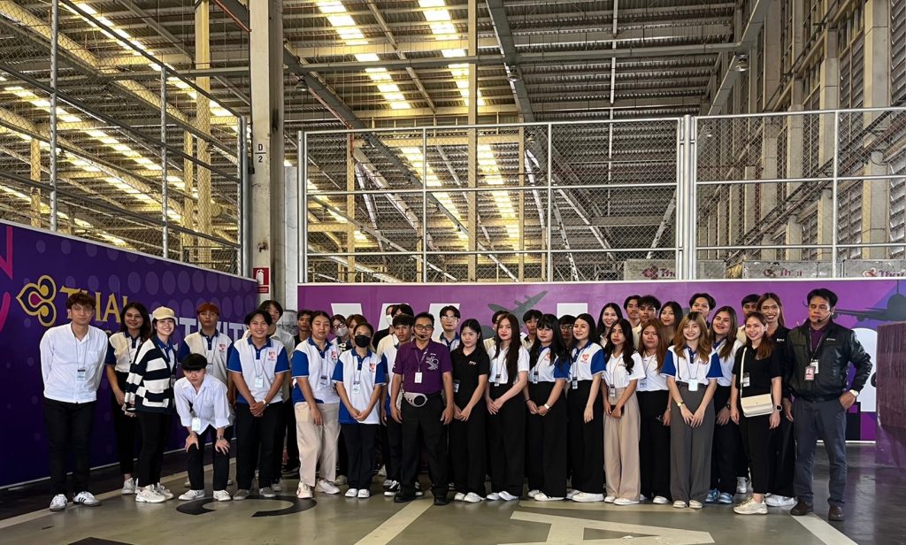 เรียนกับตัวจริงประสบการณ์จริง DekLogistics ตะลุยบุกคลังสินค้าการบินไทย 10