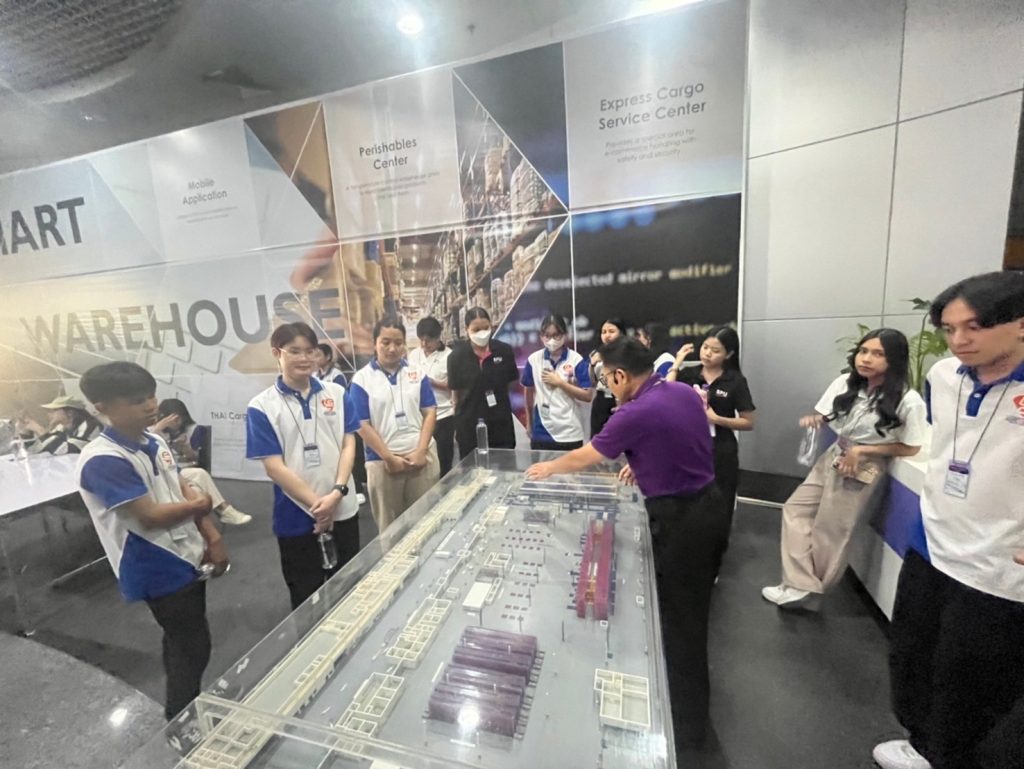 เรียนกับตัวจริงประสบการณ์จริง DekLogistics ตะลุยบุกคลังสินค้าการบินไทย 11