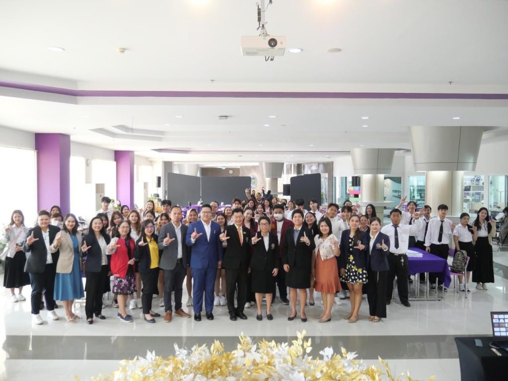 ทีม #DekSPU ร่วมอบรมการเขียนแผนธุรกิจด้วย Lean Canvas ภายใต้โครงการ Innovative Health and Beauty Startup Driving to the future 8