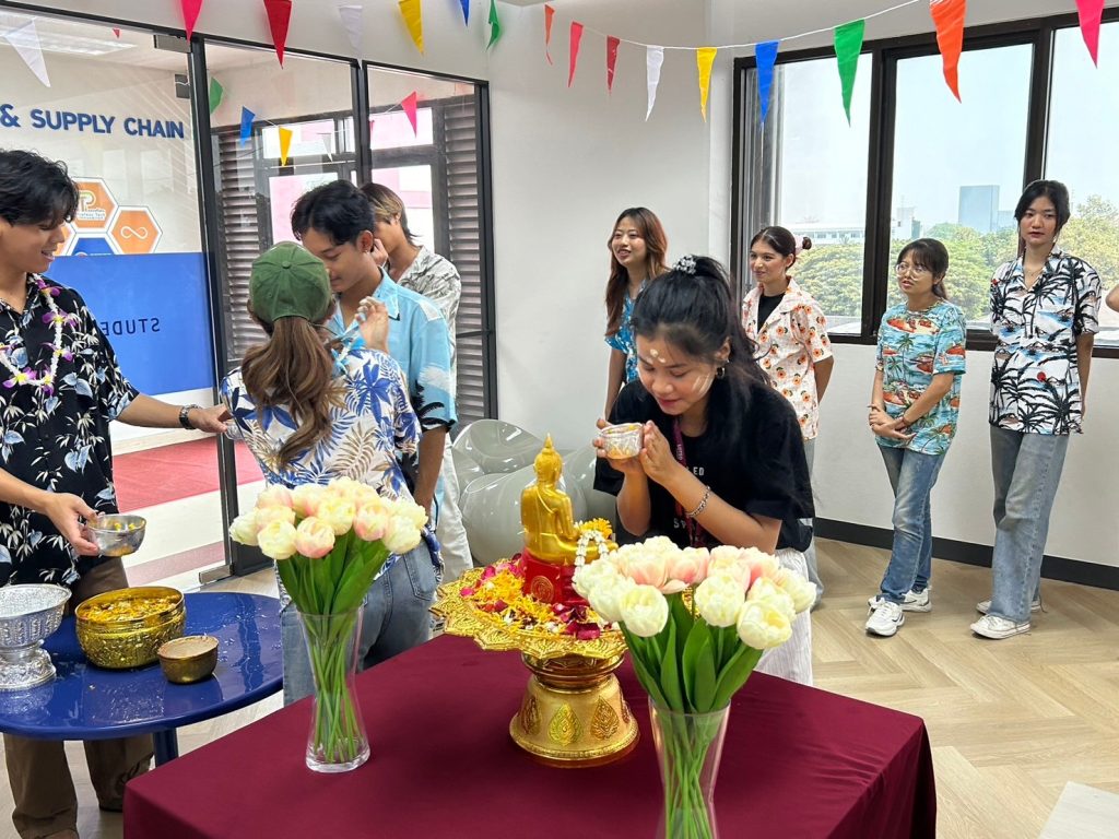 Logistics SPU สืบสานประเพณีวัฒนธรรม 32