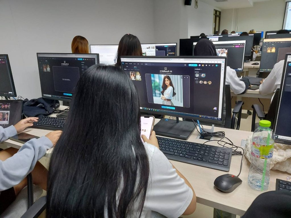 การประยุกต์ใช้ AI Linked in & Google Site เพื่อพัฒนา E-Portfolio และ Website ส่วนบุคคล รุ่น 2 2