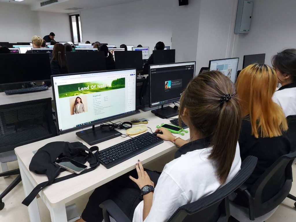 การประยุกต์ใช้ AI Linked in & Google Site เพื่อพัฒนา E-Portfolio และ Website ส่วนบุคคล รุ่น 2 3