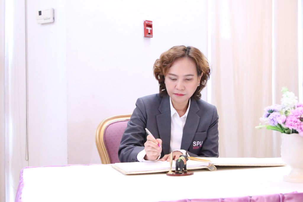 ว.โลจิสติกส์ฯ ม.ศรีปทุม ร่วม พิธีถวายพระพรชัยมงคล สมเด็จพระนางเจ้าฯ พระบรมราชินี 3