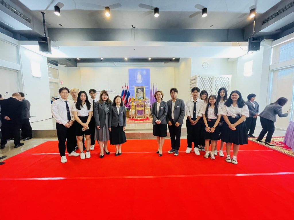 ว.โลจิสติกส์ฯ ม.ศรีปทุม ร่วม พิธีถวายพระพรชัยมงคล สมเด็จพระนางเจ้าฯ พระบรมราชินี 6