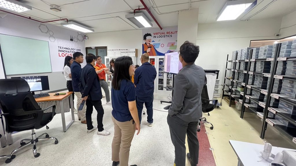 Logistics SPU ต้อนรับคณะศึกษาดูงานจากมหาวิทยาลัยเทคโนโลยีราชมงคลธัญบุรี 4