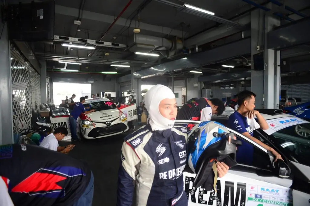 1757407034S 9289753 0