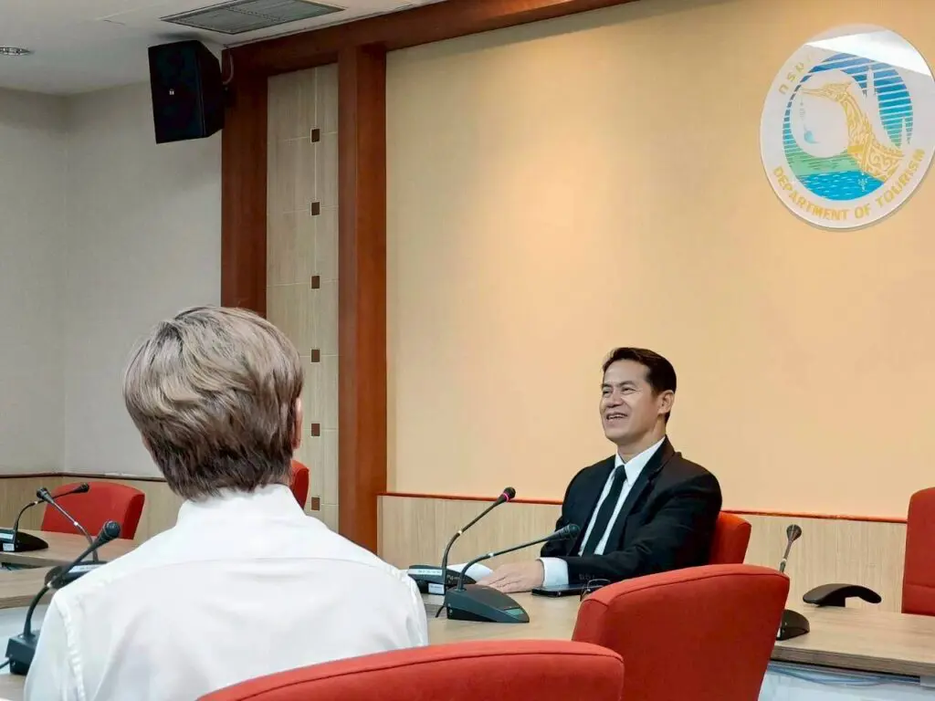 LINE ALBUM สาขาCLBเข้าพบอธิบดีกรมการท่องเที่ยว30.10.68 251031 80