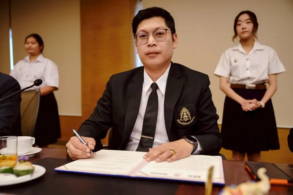 LINE ALBUM MOU 260130 13