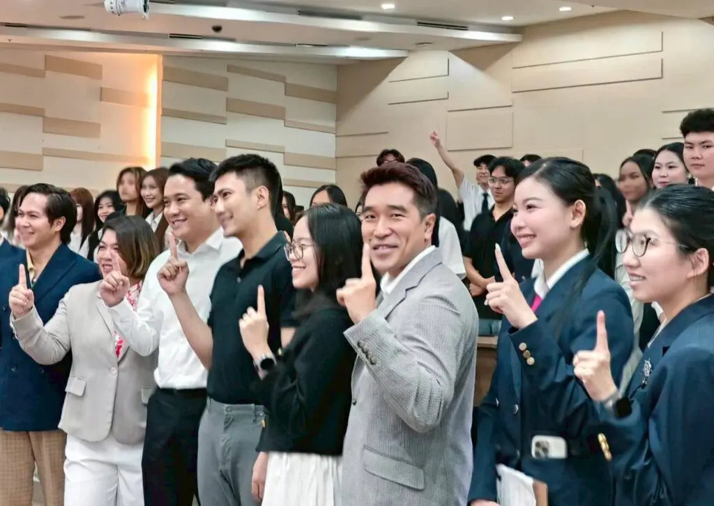 LINE ALBUM 1722026 260217 2