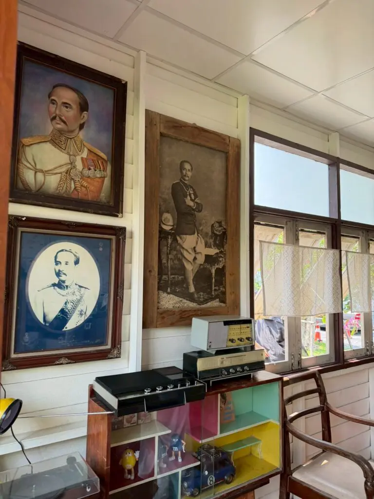 LINE ALBUM 18369 260319 3 0