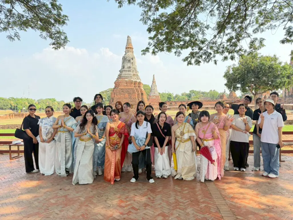 LINE ALBUM 18369 260319 7 0