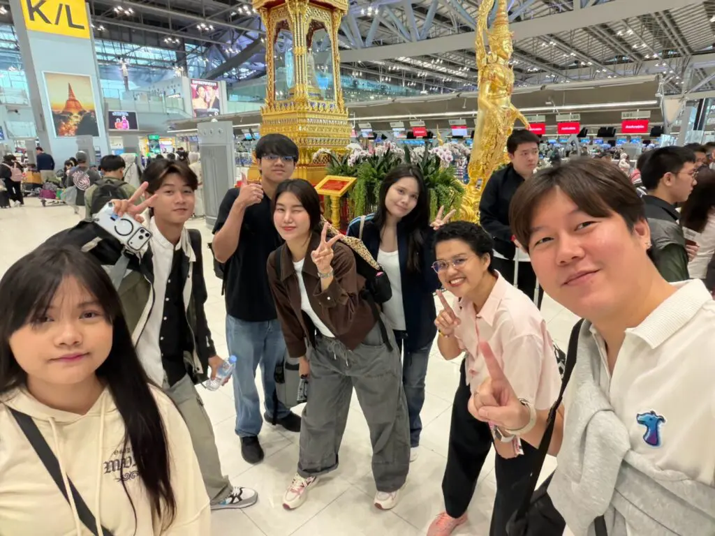 LINE ALBUM 18826 @Bkk airport 260818 28