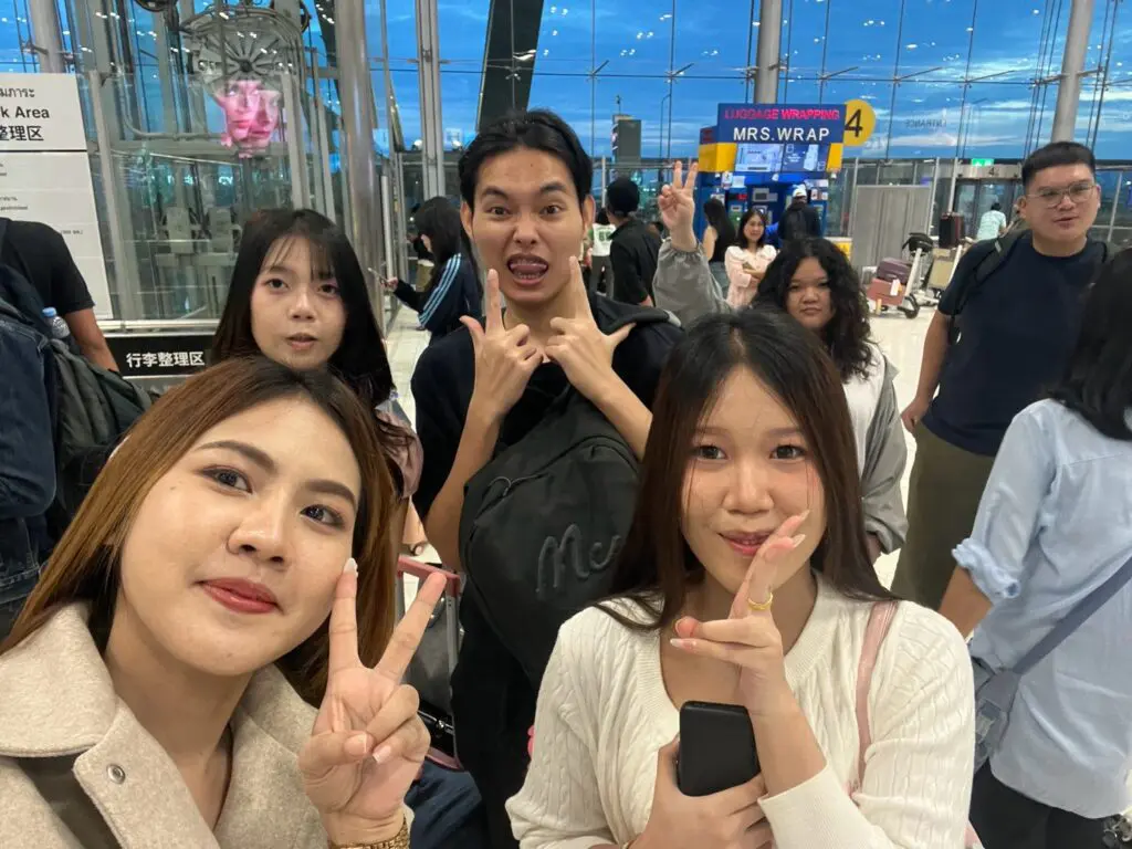 LINE ALBUM 18826 @Bkk airport 260818 33