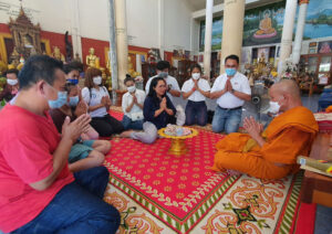 คณาจารย์ ศิษย์เก่า และศิษย์ปัจจุบัน วบจ. ม.ศรีปทุม ร่วมทำบุญทอดกฐินและจัดโรงทาน วัดบรมธาตุวรวิหาร จ.ชัยนาท