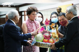 อธิการบดีฯ ม.ศรีปทุม เข้ามอบกระเช้าและอวยพรวันเกิดนายกสภามหาวิทยาลัย